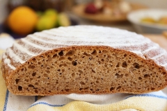Roggen-Dinkel-Vollkornbrot - Die dünne Kruste und der ausgedehnte Innenteil bilden eine Einheit